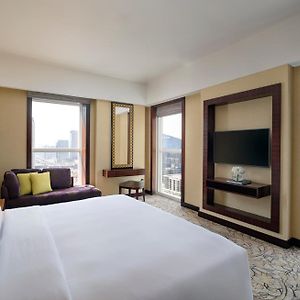 Suite executive